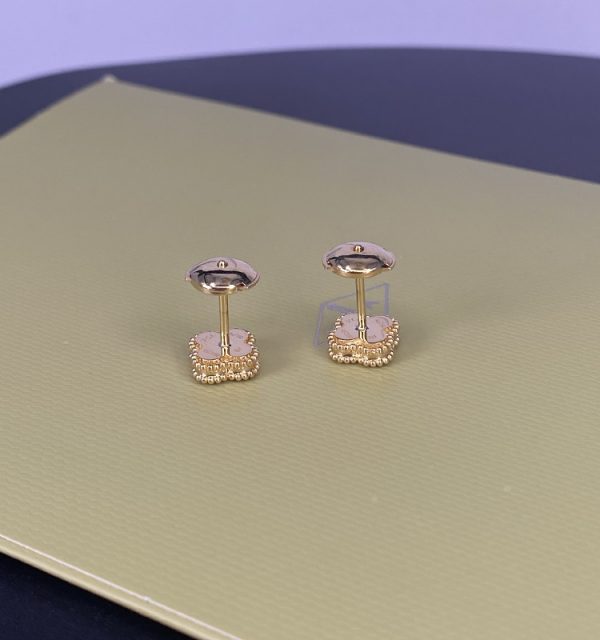 VCA Sweet Alhambra 18K Yellow Gold Earstuds with Onyx