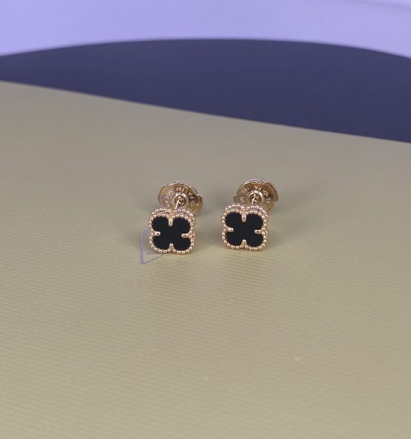 VCA Sweet Alhambra 18K Yellow Gold Earstuds with Onyx