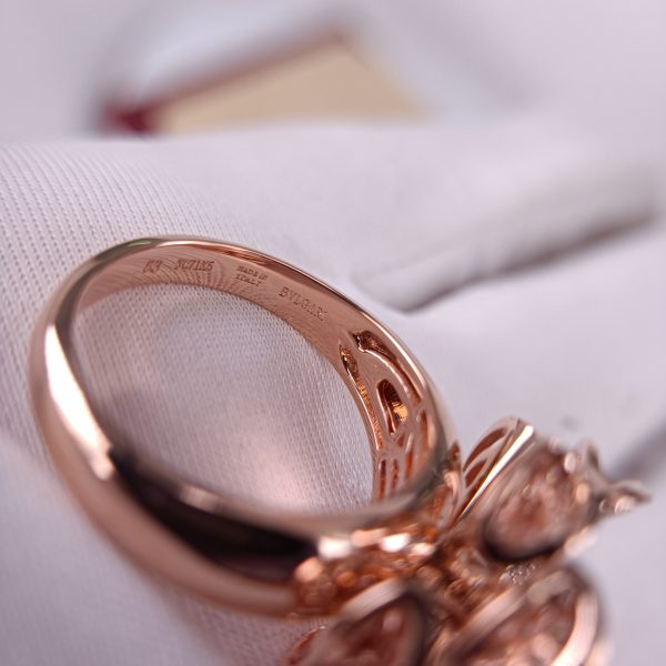 Bvlgari Divas' Dream Ring in 18 kt Rose Gold Set with a Central Pink Sapphire and Pavé Diamonds