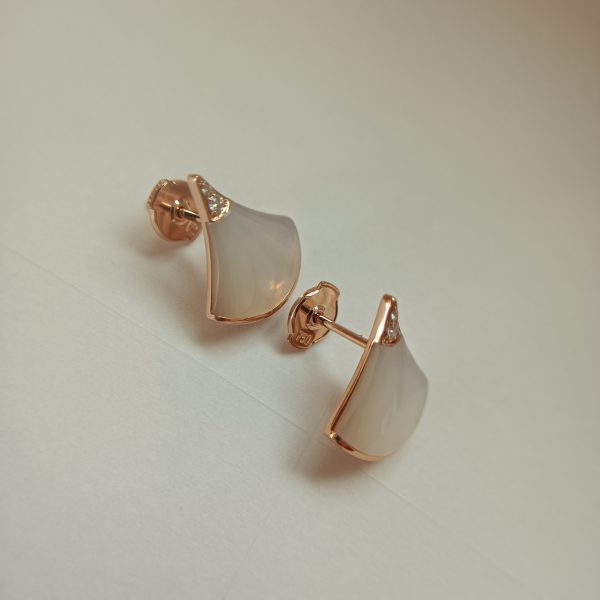 Bvlgari Divas’ Dream Earrings in 18 kt Rose Gold Set with Mother-of-Pearl and Pavé Diamonds
