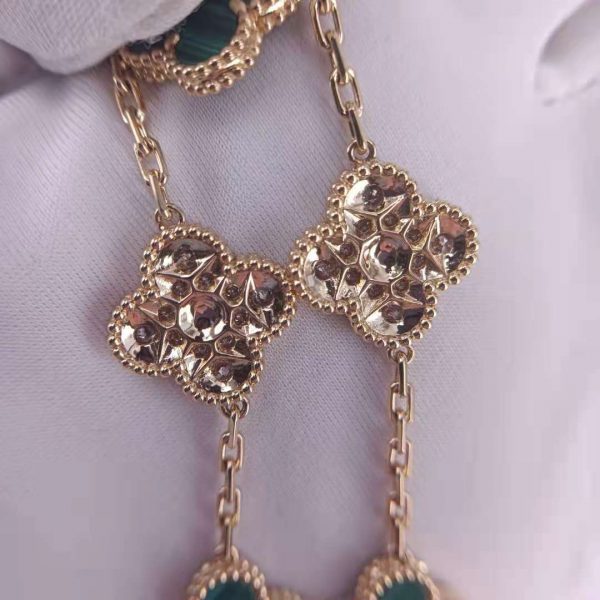 Vintage Alhambra bracelet, 5 motifs, yellow gold, malachite, round diamonds; diamond quality DEF, IF to VVS