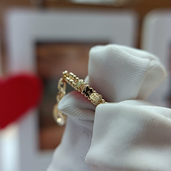 Van Cleef Arpels Vintage Alhambra bracelet, 5 motifs Yellow Gold Carnelian