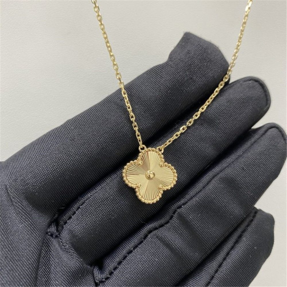 Replica Van Cleef Arpels Alhambra Pendant Necklace 18K Yellow Gold ...