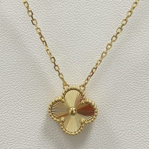 Replica Van Cleef Arpels Alhambra Pendant Necklace 18K Yellow Gold