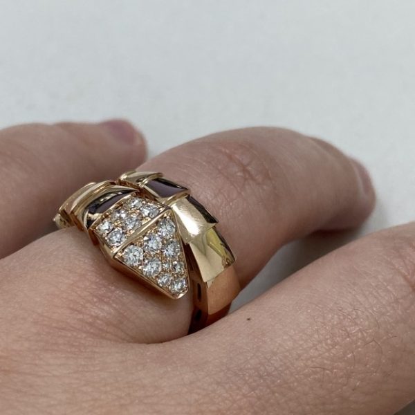 Replica Bulgari Serpenti Viper One Coil Ring 18K Rose Gold Paved Diamonds on The Head