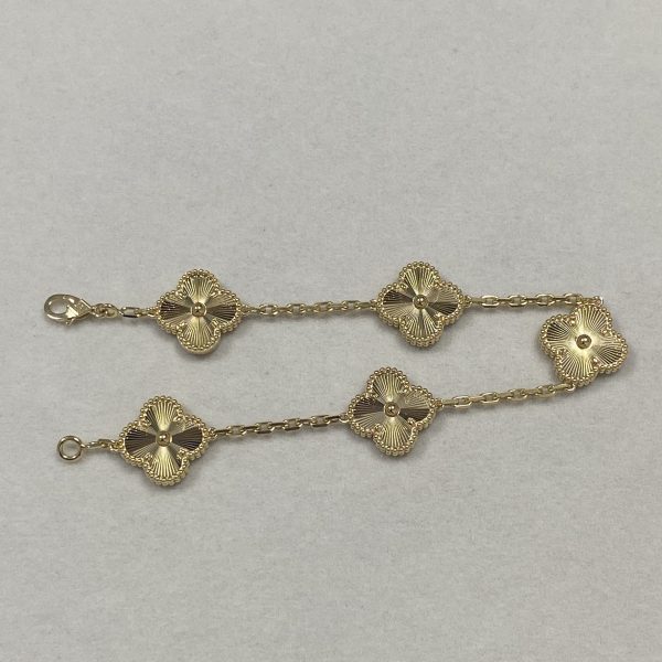 Replica Van Cleef Arpels Vintage Alhambra Bracelet 5 Motifs