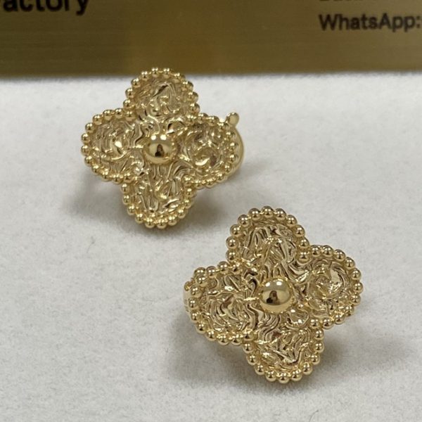 VCA Magic Alhambra Earrings 18K Yellow Gold VCARO1II00